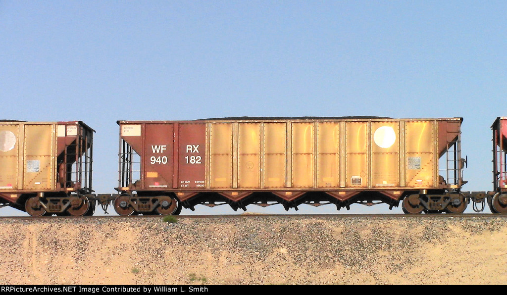 WB Unit Loaded Hooper Frt at Erie NV W-Pshr -89